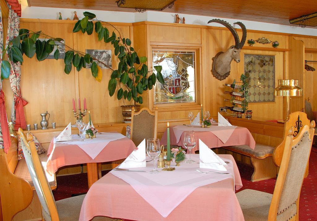 Hotel Schwarzer Adler 페트노이 암 아를베르크 외부 사진