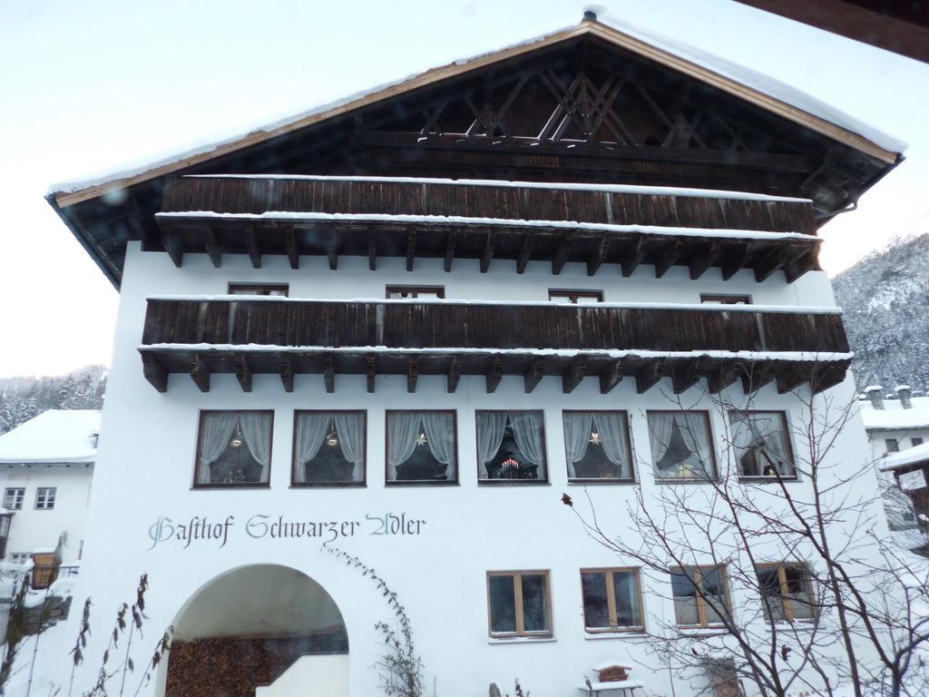 Hotel Schwarzer Adler 페트노이 암 아를베르크 외부 사진