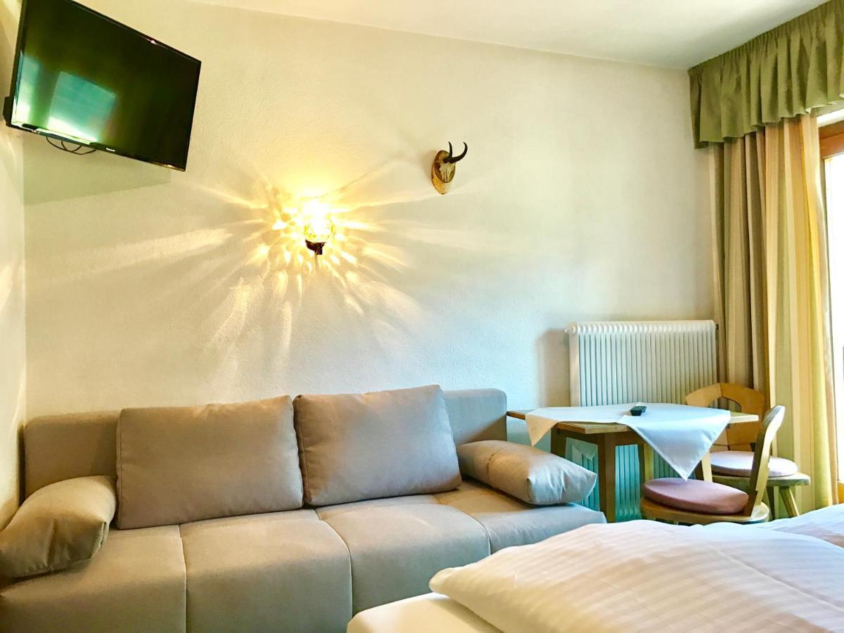 Hotel Schwarzer Adler 페트노이 암 아를베르크 외부 사진