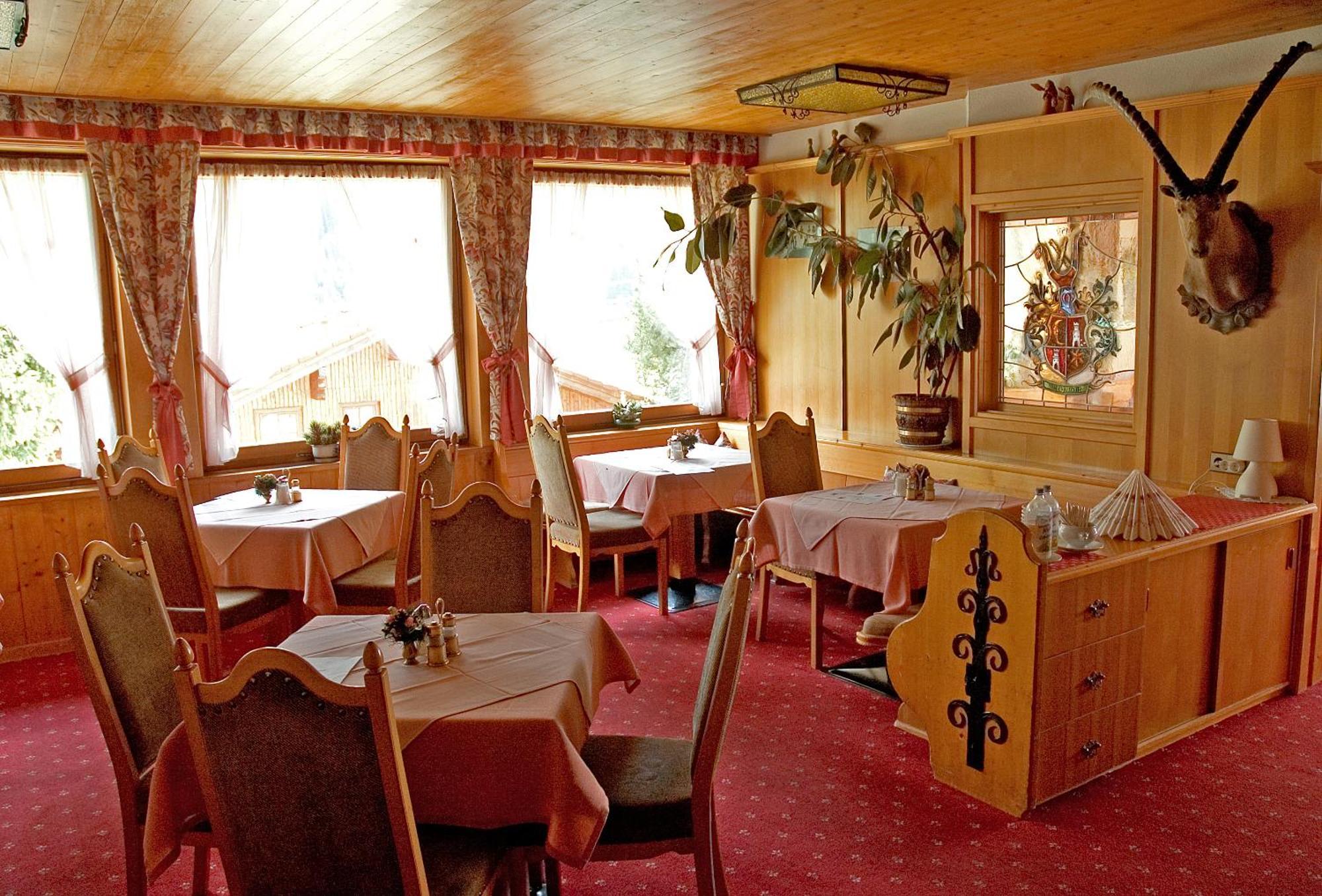 Hotel Schwarzer Adler 페트노이 암 아를베르크 외부 사진