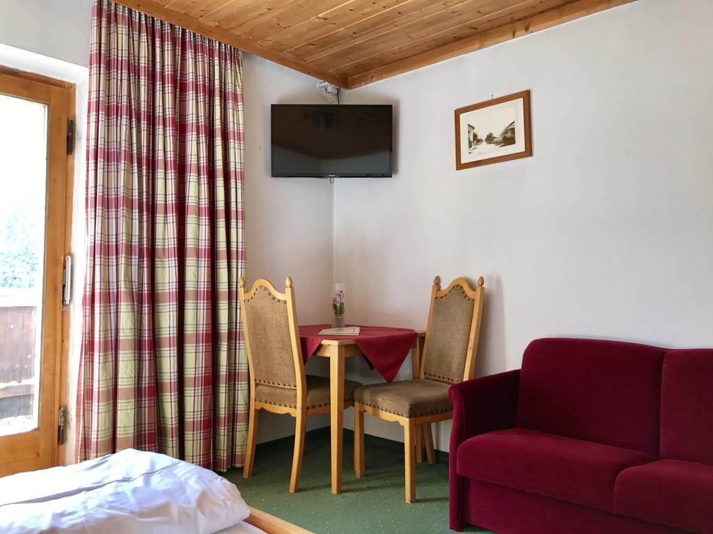 Hotel Schwarzer Adler 페트노이 암 아를베르크 외부 사진