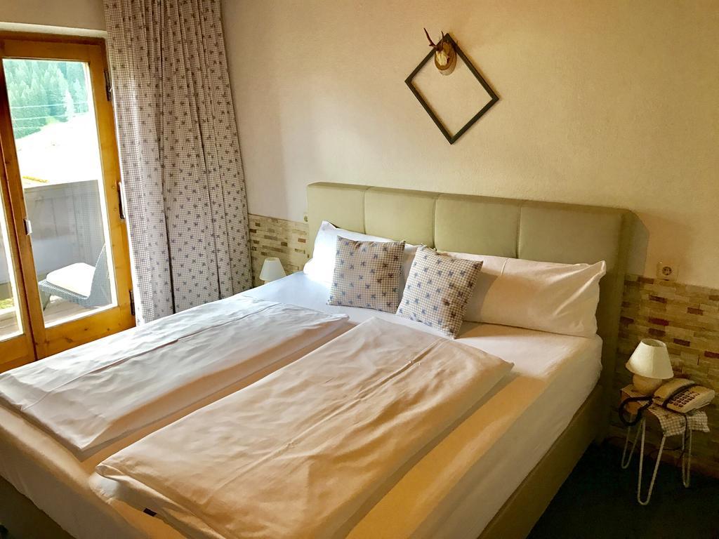 Hotel Schwarzer Adler 페트노이 암 아를베르크 외부 사진